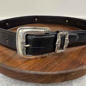 VINTAGE HUNT CLUB 1993 BLACK COWHIDE LEATHER BELT SILVERTONE METAL BUCKLE ACCENT